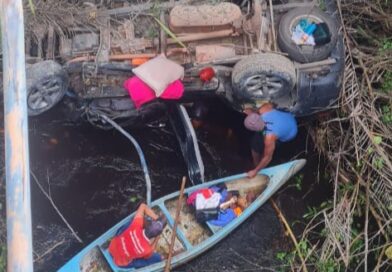 Motorista perde controle, bate em veículo e cai da Ponte do Ferten próximo a Andaraí na BA-142