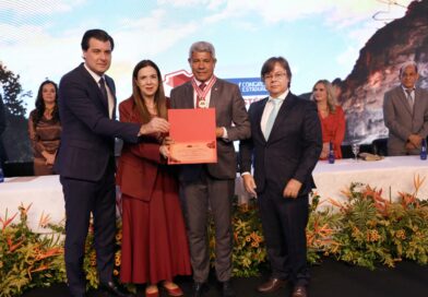 Em Lençóis, governador Jerônimo Rodrigues recebe Comenda de Honra ao Mérito durante Congresso do MPBA