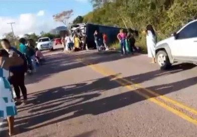 Colisão entre ônibus e caminhão na BA-142 deixa mortos e feridos na Chapada Diamantina