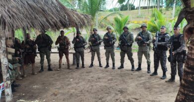 Suspeitos de atirar em turistas são detidos e esconderijo de armas é descoberto no sul da Bahia