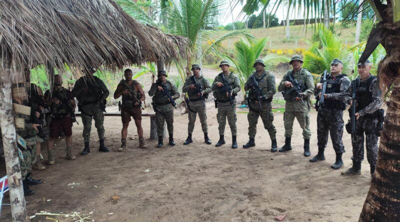 Suspeitos de atirar em turistas são detidos e esconderijo de armas é descoberto no sul da Bahia