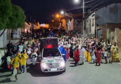 Carnaval 2026 de Ibiquera: Bloco algodão doce, caretas e tradição agitam as ruas da Cidade