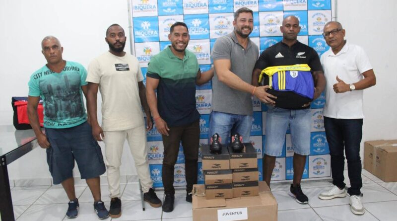 Prefeitura de Ibiquera entrega uniformes completos às equipes do Campeonato Municipal de Futebol 2026