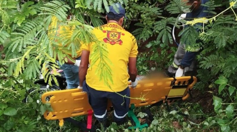 Motociclista sofre acidente e passa a noite ferido dentro de riacho na região do Caboronga, em Ipirá