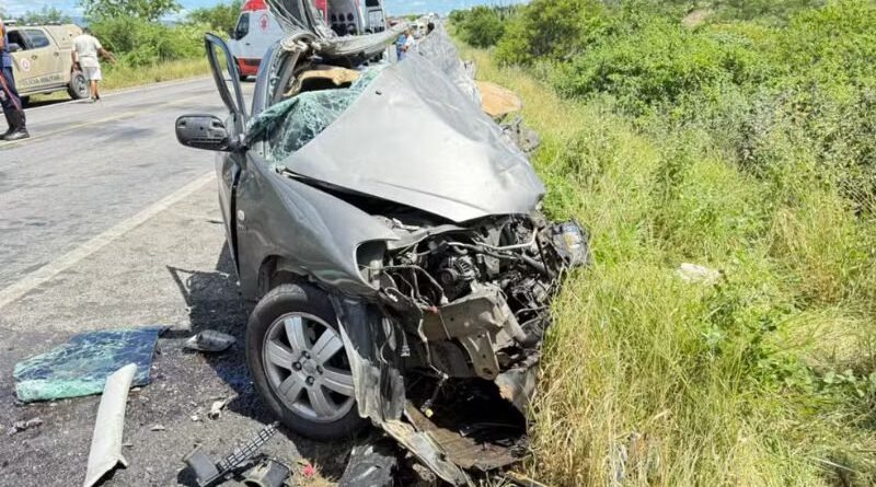 Tragédia na BR-242: colisão com carreta deixa dois mortos em Rafael Jambeiro
