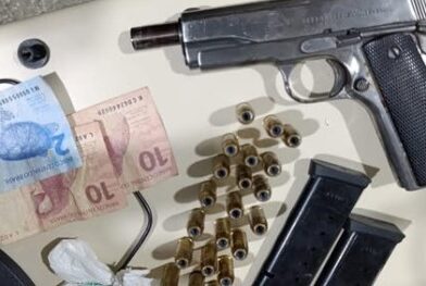 Adolescente é apreendido com arma, droga e dinheiro durante operação em Seabra
