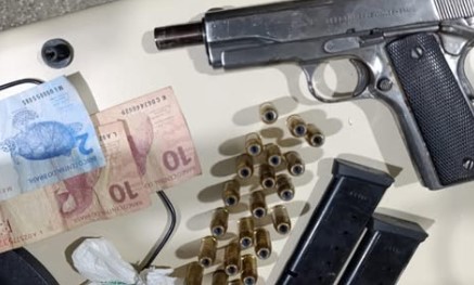 Adolescente é apreendido com arma, droga e dinheiro durante operação em Seabra