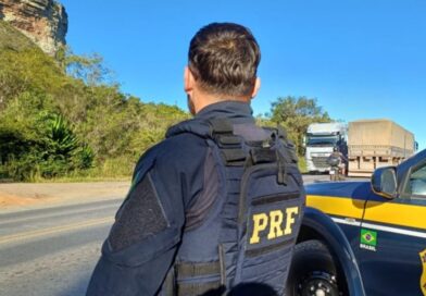 PRF presta apoio a mulher em situação de vulnerabilidade na BR-242, na Bahia