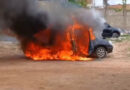 Homem incendeia próprio carro após sair de oficina em Irecê, na Bahia